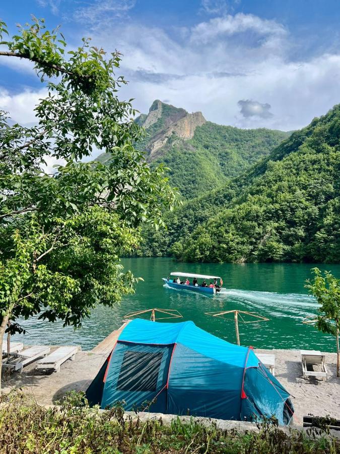 Отель Neomalsore Agrotourism, Komani Lake Экстерьер фото